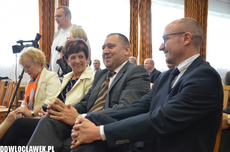 Podpisanie umowy w sprawie remontu tamy