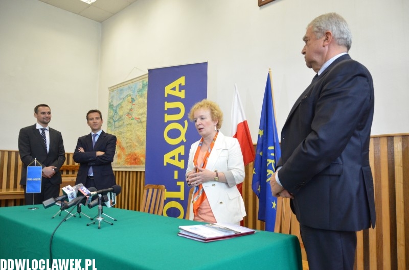 Podpisanie umowy w sprawie remontu tamy