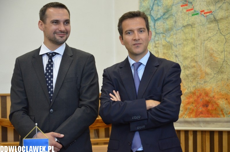 Podpisanie umowy w sprawie remontu tamy