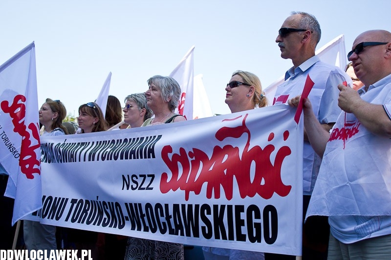 Pikieta oświatowa przed Urzędem Miasta
