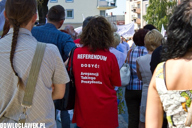 Pikieta oświatowa przed Urzędem Miasta