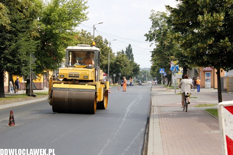 Na Kaliskiej kładą ostatnią warstwę asfaltu