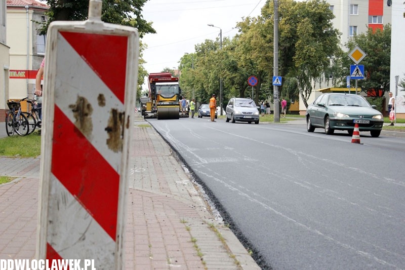Na Kaliskiej kładą ostatnią warstwę asfaltu