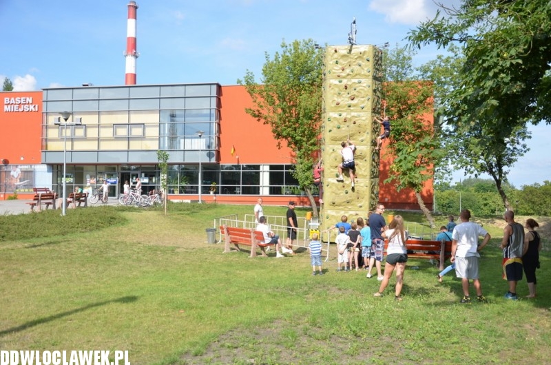 Ścianka wspinaczkowa przy basenie