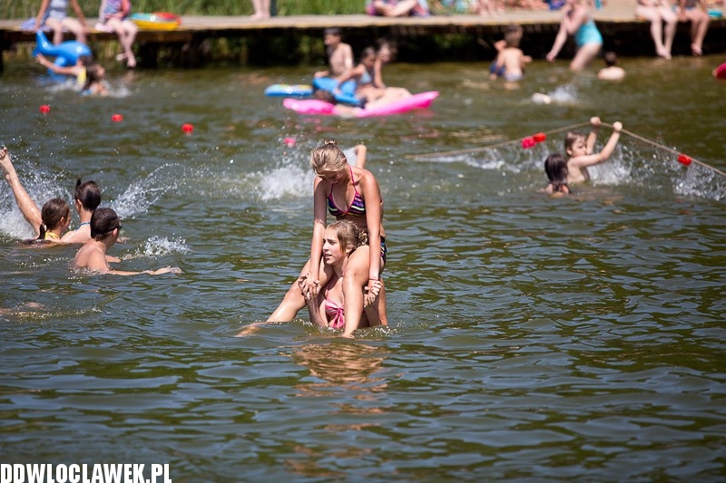 Włocławianie na plaży nad jeziorem Czarnym