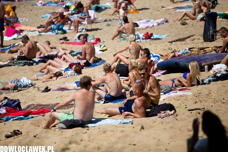 Włocławianie na plaży nad jeziorem Wikaryjskim