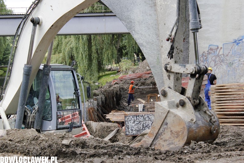 Remontują most nad Zgłowiączką. Jak im idzie?