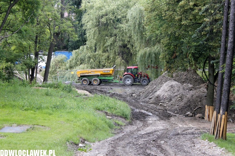 Remontują most nad Zgłowiączką. Jak im idzie?