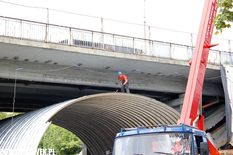 Remontują most nad Zgłowiączką. Jak im idzie?