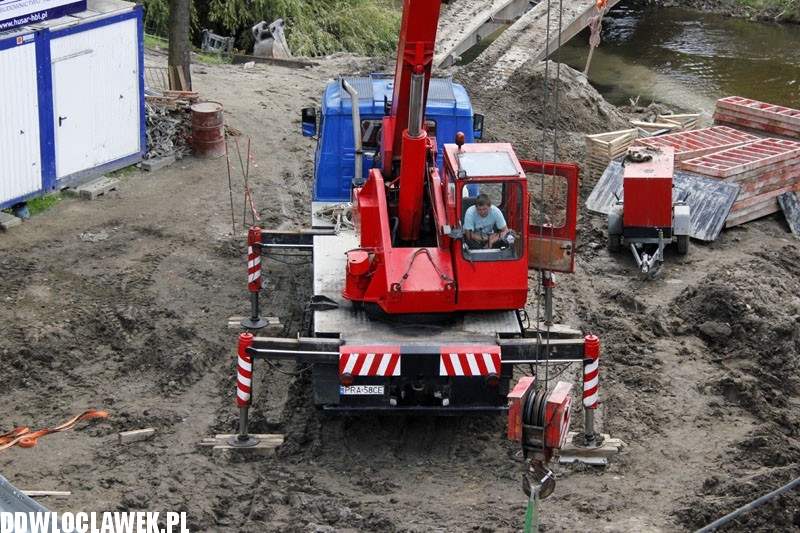 Remontują most nad Zgłowiączką. Jak im idzie?