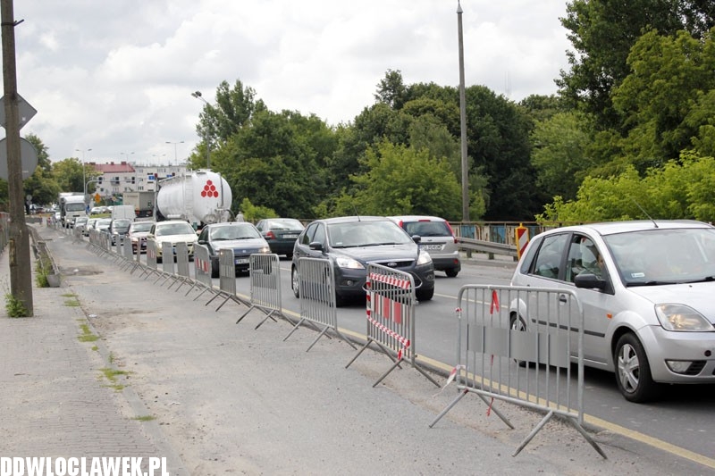Remontują most nad Zgłowiączką. Jak im idzie?