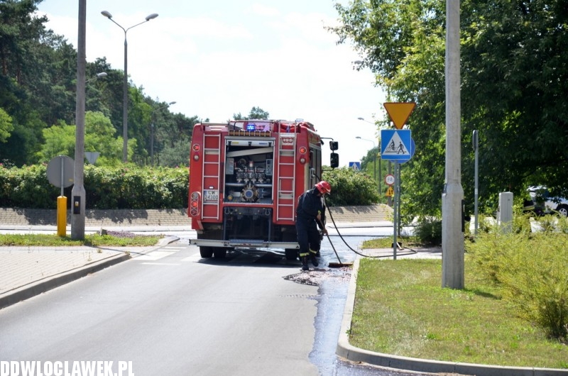 Straż pożarna sprząta rondo Falbanka