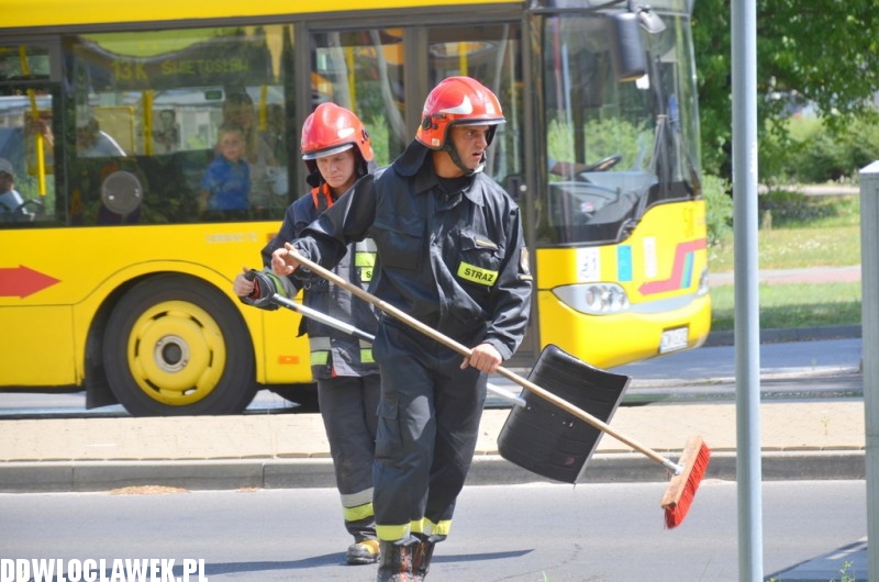 Straż pożarna sprząta rondo Falbanka