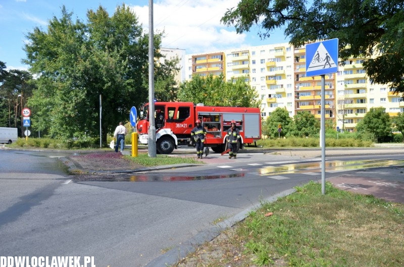 Straż pożarna sprząta rondo Falbanka