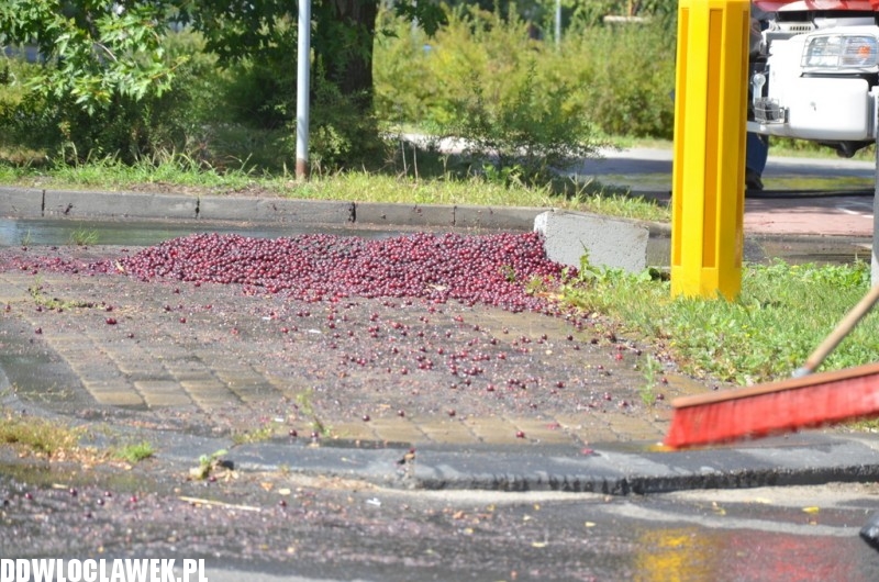Straż pożarna sprząta rondo Falbanka