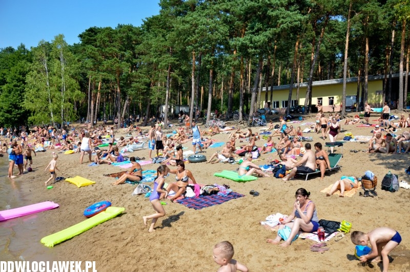 Gorący weekend! Plaża nad jeziorem Czarnym
