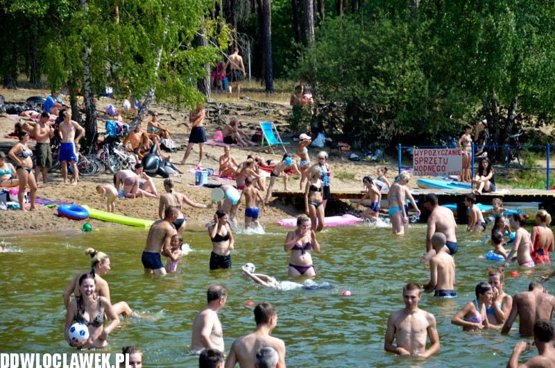 Gorący weekend! Plaża nad jeziorem Czarnym