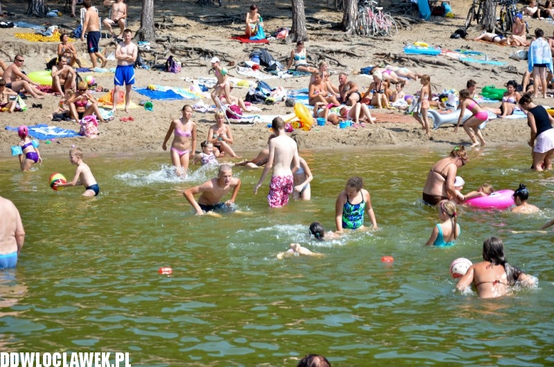 Gorący weekend! Plaża nad jeziorem Czarnym