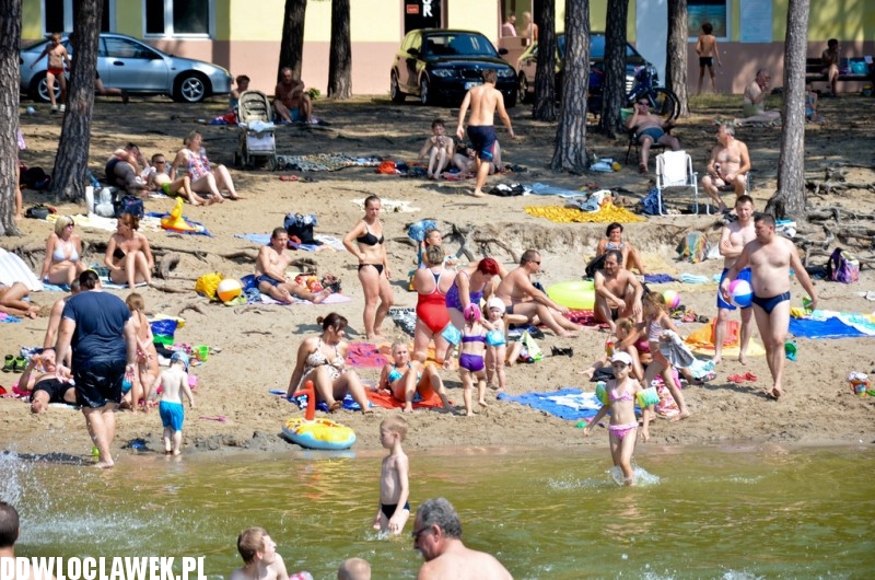 Gorący weekend! Plaża nad jeziorem Czarnym