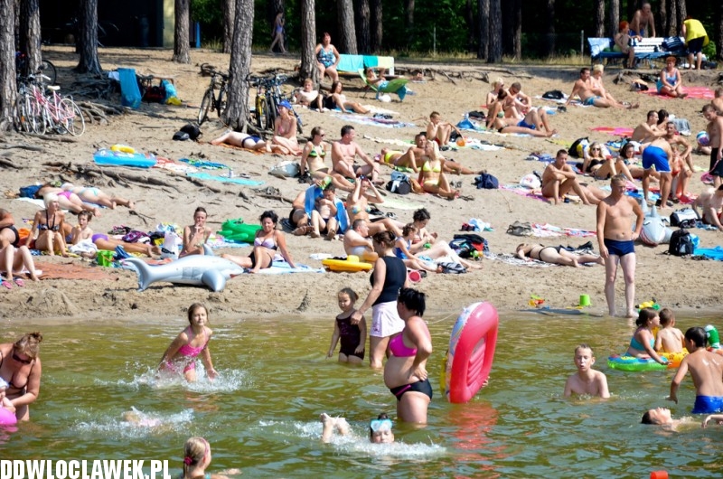 Gorący weekend! Plaża nad jeziorem Czarnym