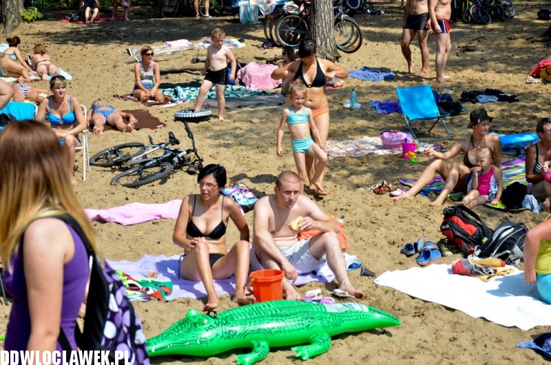 Gorący weekend! Plaża nad jeziorem Czarnym