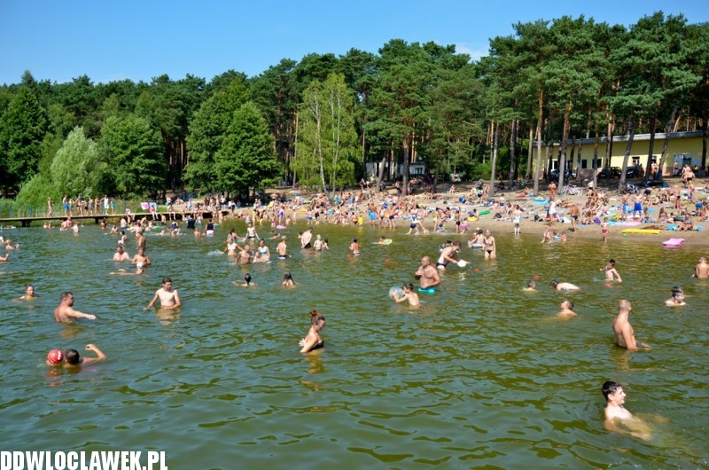 Gorący weekend! Plaża nad jeziorem Czarnym