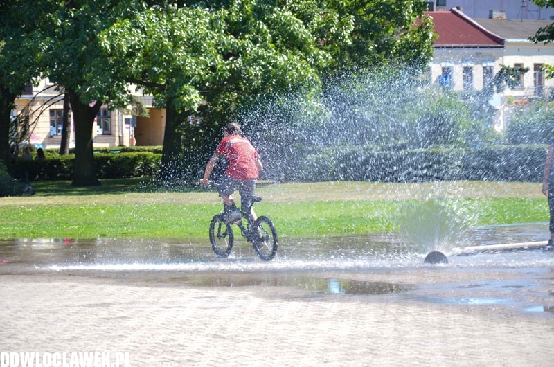 Kurtyna wodna ponownie na placu Wolności