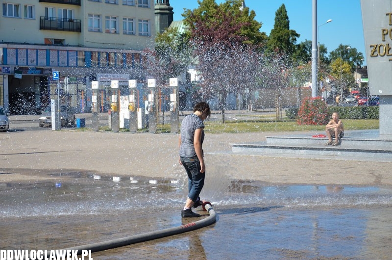 Kurtyna wodna ponownie na placu Wolności