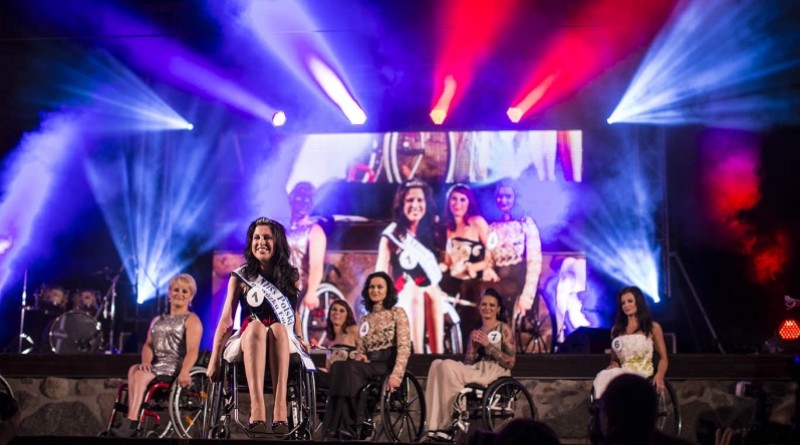 Tusk na wyborach Miss Polski