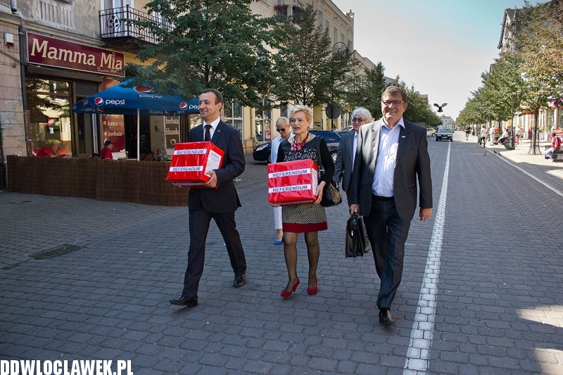 Będzie referendum? Dziś złożono podpisy włocławian