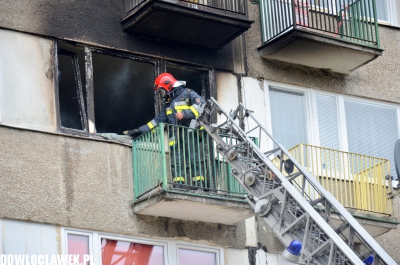 Pożar w bloku przy ulicy Hożej