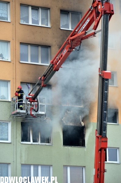 Pożar w bloku przy ulicy Hożej