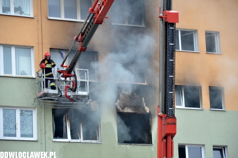 Pożar w bloku przy ulicy Hożej