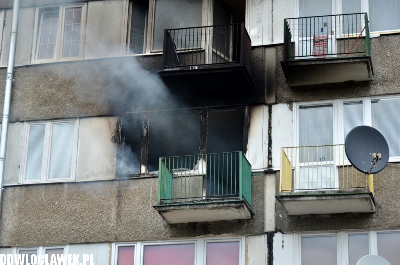 Pożar w bloku przy ulicy Hożej