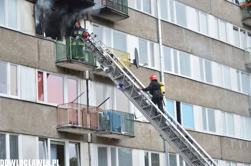 Pożar w bloku przy ulicy Hożej