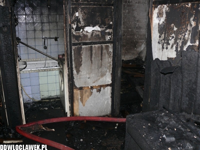 Wnętrze spalonego mieszkania  przy ul. Hożej 1