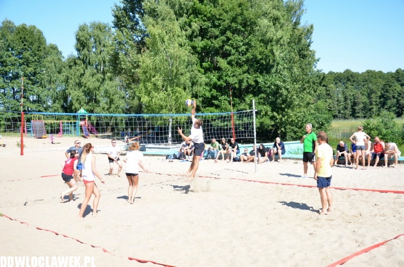 Automobile Torino Cup na plaży nad jeziorem