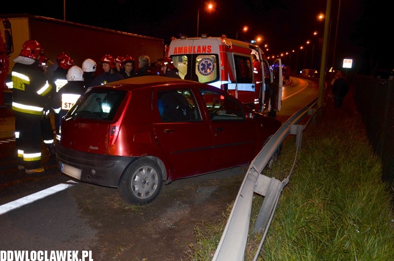 Tir staranował Fiata Punto na drodze krajowej nr 1