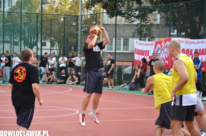 Międzyosiedlowy turniej koszykówki kibiców