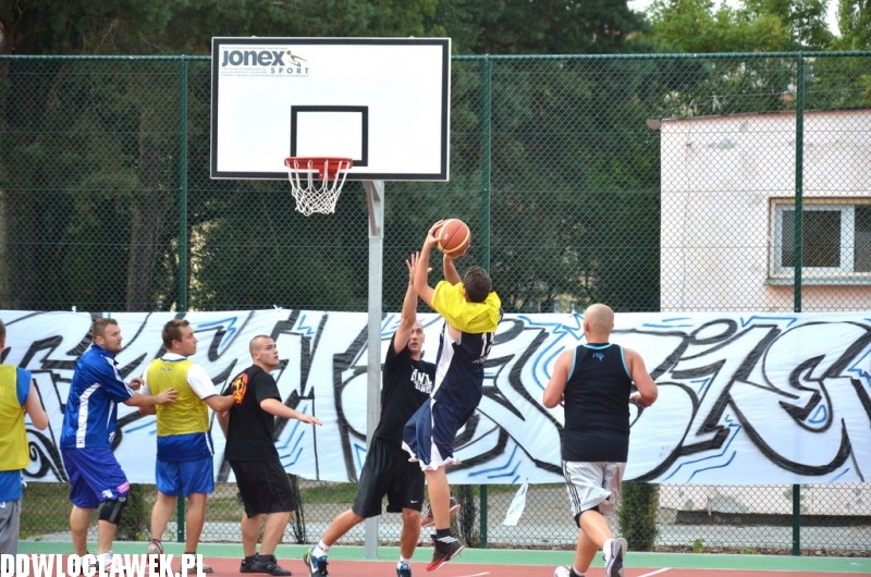 Międzyosiedlowy turniej koszykówki kibiców