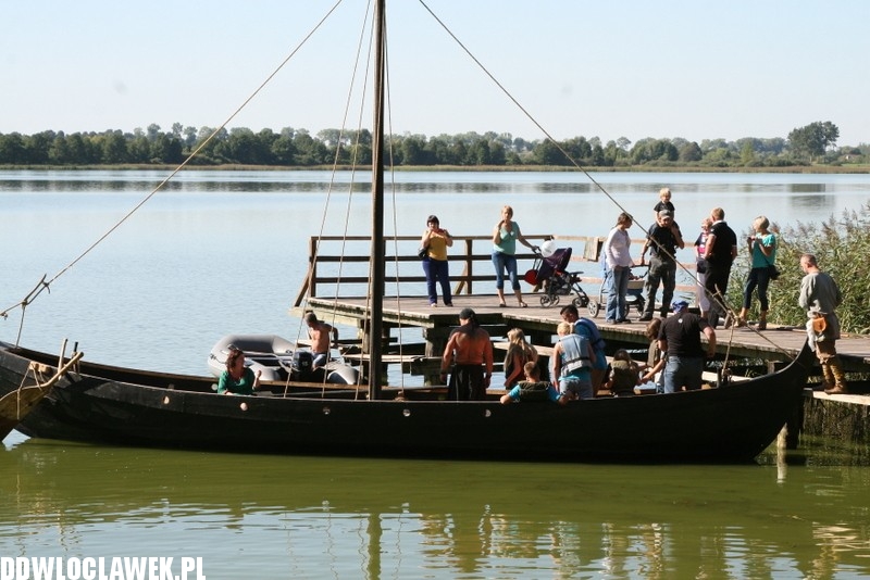 Wikingowie i Słowianie na plaży w Kikole