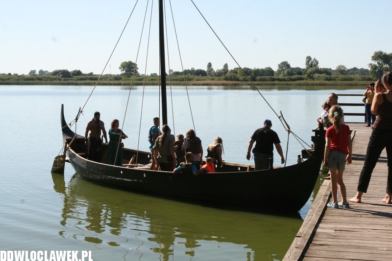Wikingowie i Słowianie na plaży w Kikole