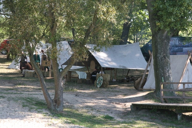 Wikingowie i Słowianie na plaży w Kikole
