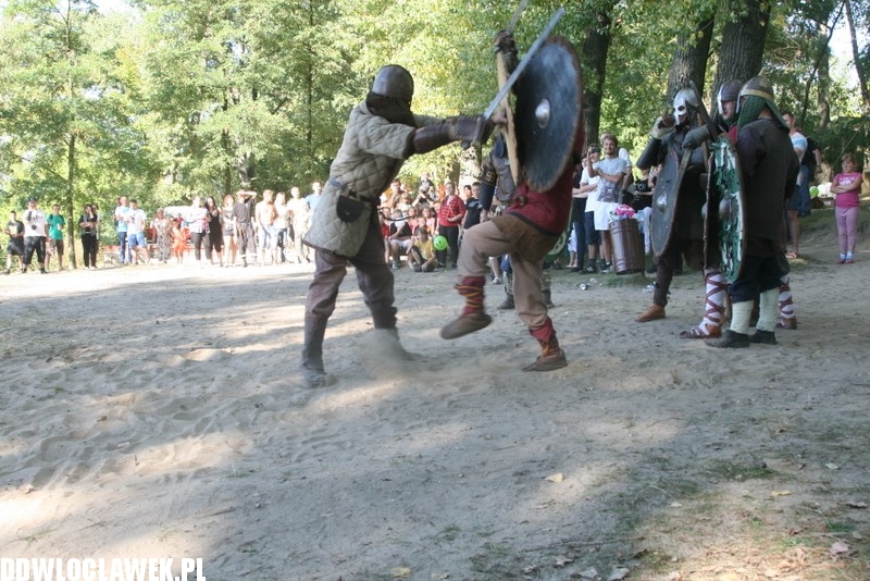 Wikingowie i Słowianie na plaży w Kikole