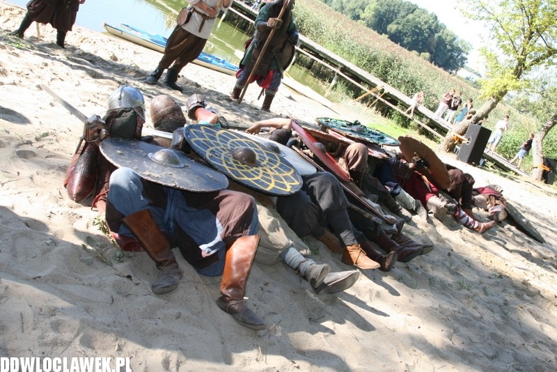Wikingowie i Słowianie na plaży w Kikole