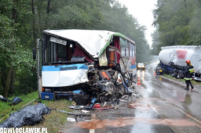 Autobus zderzył się z cysterną pod Włocławkiem