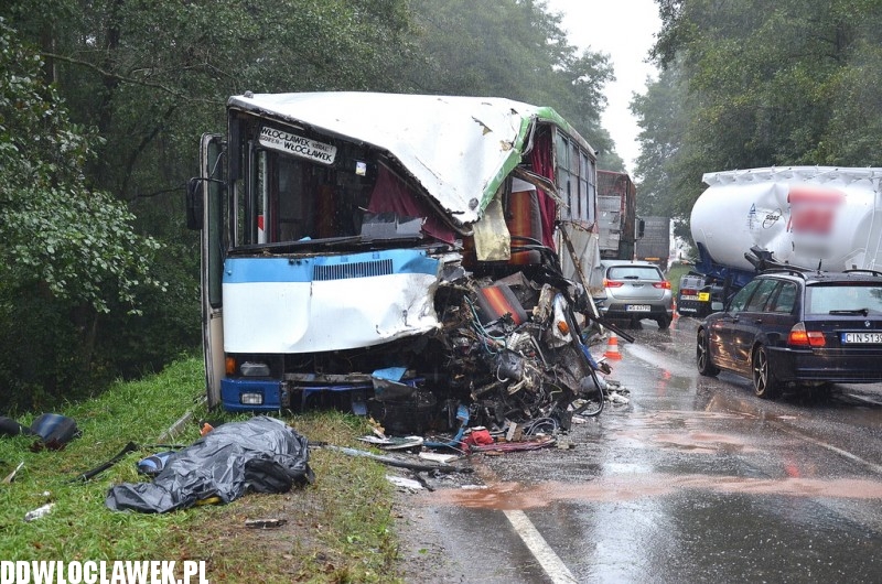 Autobus zderzył się z cysterną pod Włocławkiem