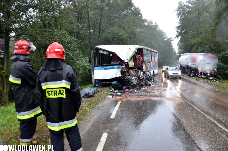 Autobus zderzył się z cysterną pod Włocławkiem