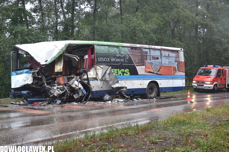 Autobus zderzył się z cysterną pod Włocławkiem
