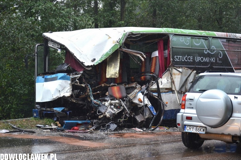 Autobus zderzył się z cysterną pod Włocławkiem